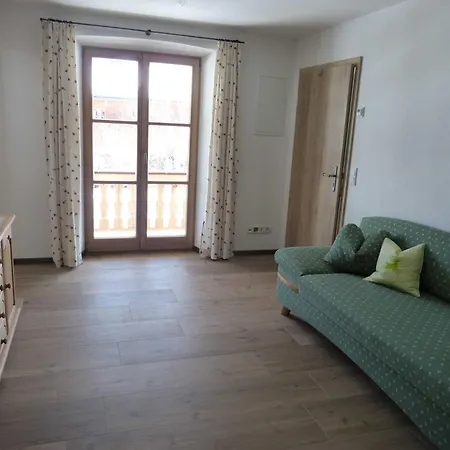 Gaestehaus Becher, Kreuth-point Apartamento *