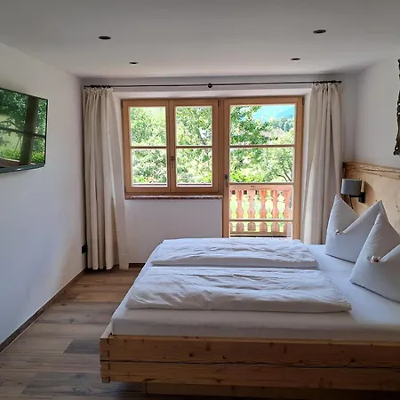 Gaestehaus Becher, Kreuth-point *