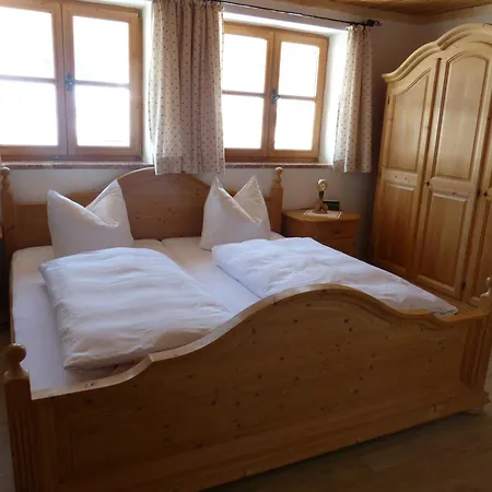 Gaestehaus Becher, Kreuth-point *
