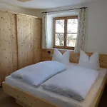 Gaestehaus Becher, Kreuth-point * Kreuth