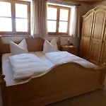 Gaestehaus Becher, Kreuth-point *